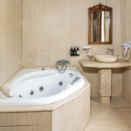 Archontiko Naoumidi Hotel 4*